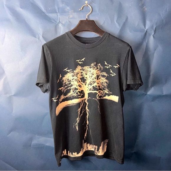 Men's Small Graphic Tree & Roots T-shirt in Black - Picture 1 of 4